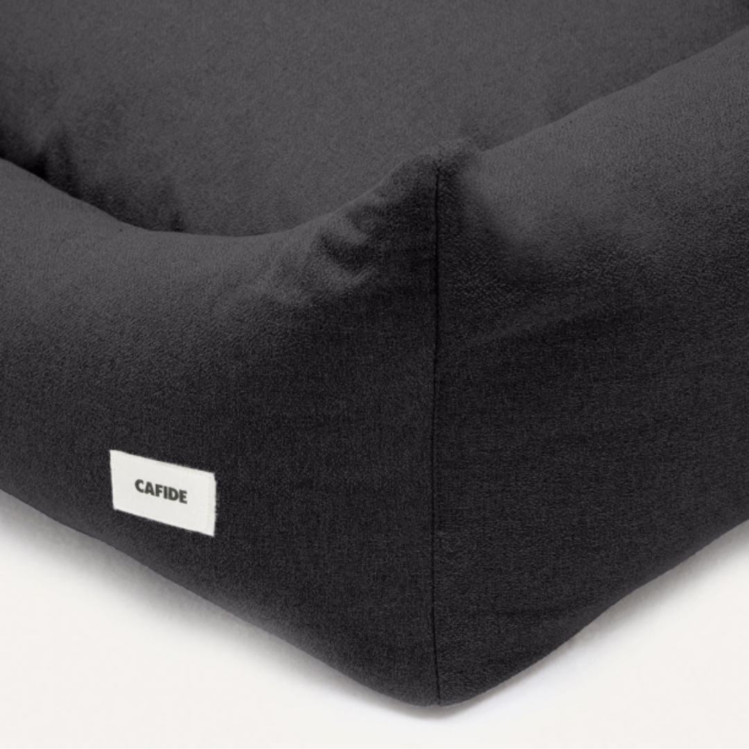 Snozy Anthracite Dog Bed in Noir